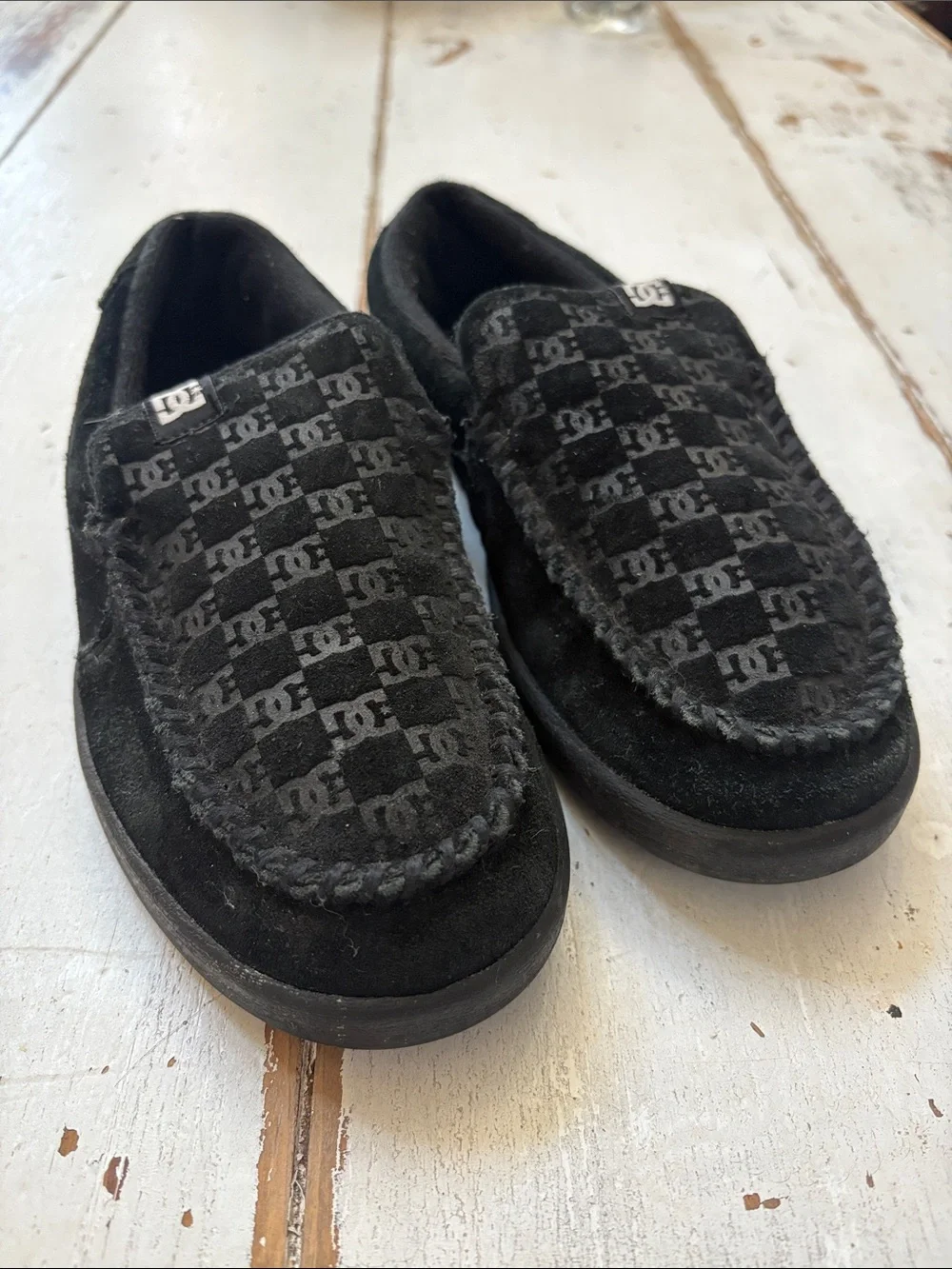 DC Black Logo-Pattern Slip-On Moccasins boys size 4